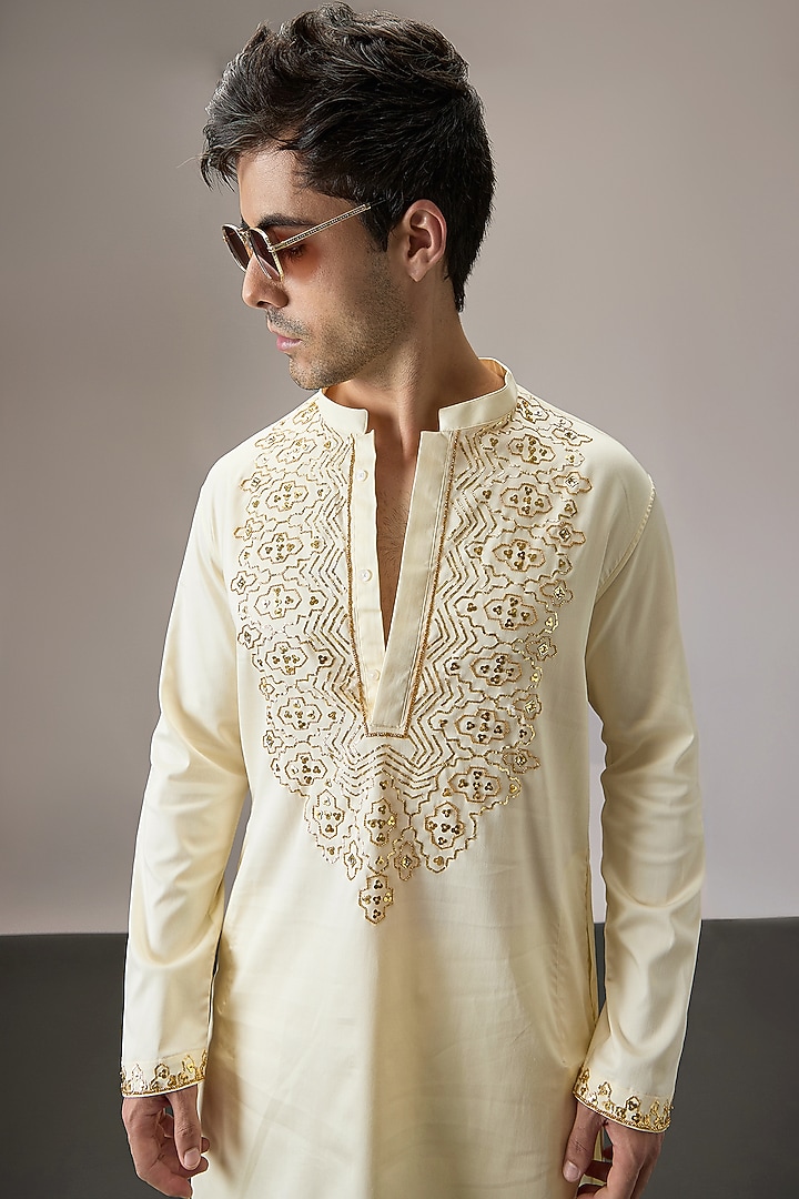 Ivory Cotton Hand Embroidered Kurta Set by Komal Kothari at Pernia's Pop Up Shop