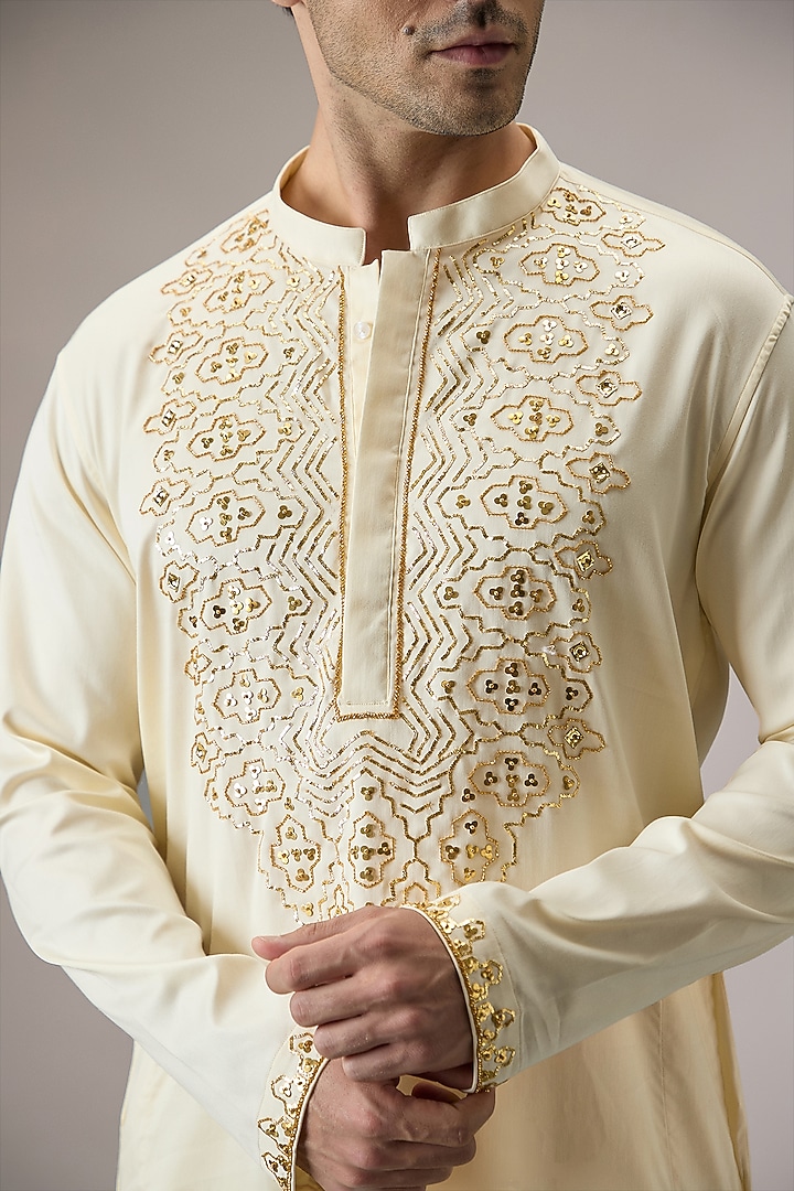Ivory Cotton Hand Embroidered Kurta Set by Komal Kothari at Pernia's Pop Up Shop