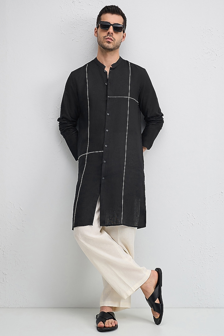 Black Linen Woven Kurta by Komal Kothari at Pernia's Pop Up Shop