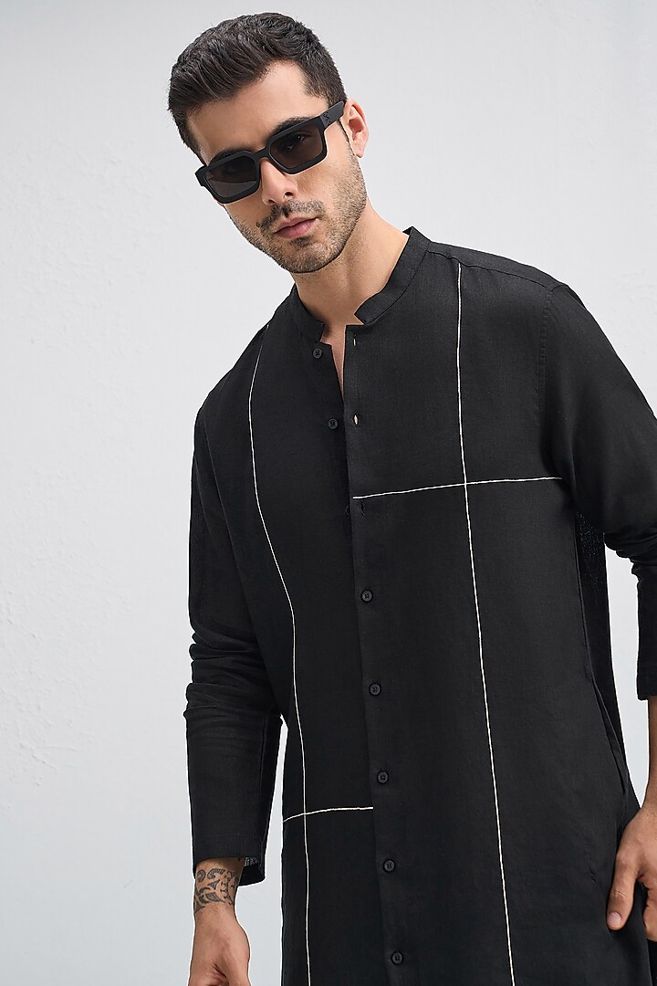 Black Linen Woven Kurta by Komal Kothari at Pernia's Pop Up Shop