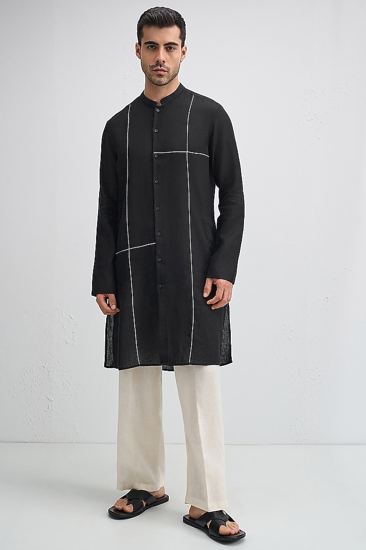 Black Linen Woven Kurta Set by Komal Kothari at Pernia's Pop Up Shop