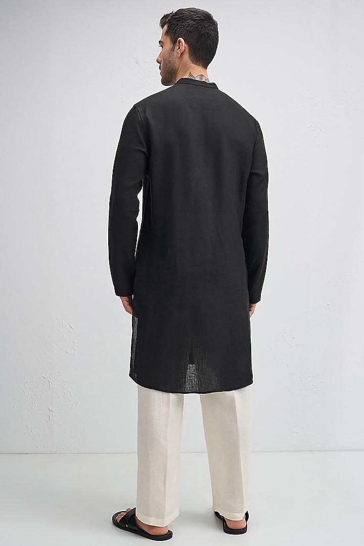 Black Linen Woven Kurta Set by Komal Kothari at Pernia's Pop Up Shop