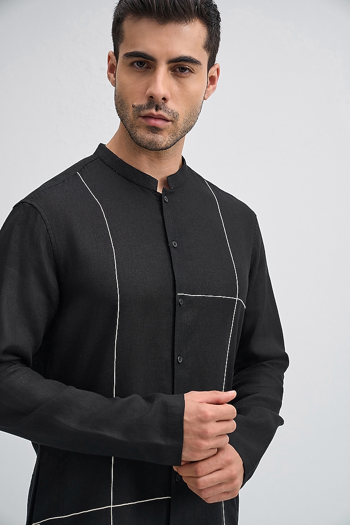 Black Linen Woven Kurta Set by Komal Kothari at Pernia's Pop Up Shop