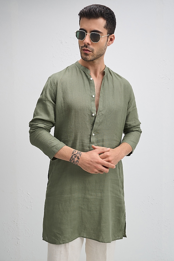 Olive Green Linen Woven Kurta by Komal Kothari at Pernia's Pop Up Shop