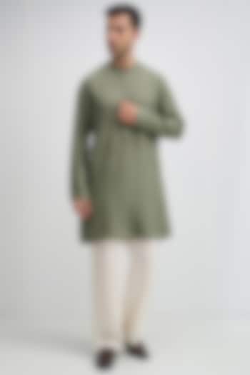 Olive Green Linen Woven Kurta Set by Komal Kothari at Pernia's Pop Up Shop
