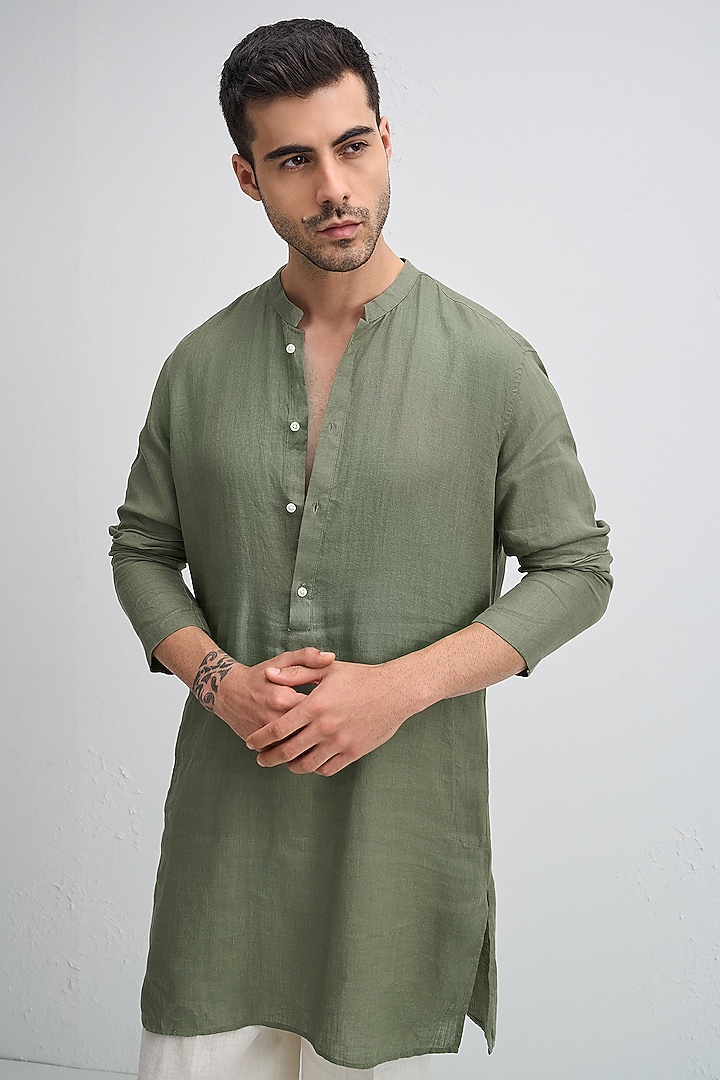 Olive Green Linen Woven Kurta Set by Komal Kothari at Pernia's Pop Up Shop