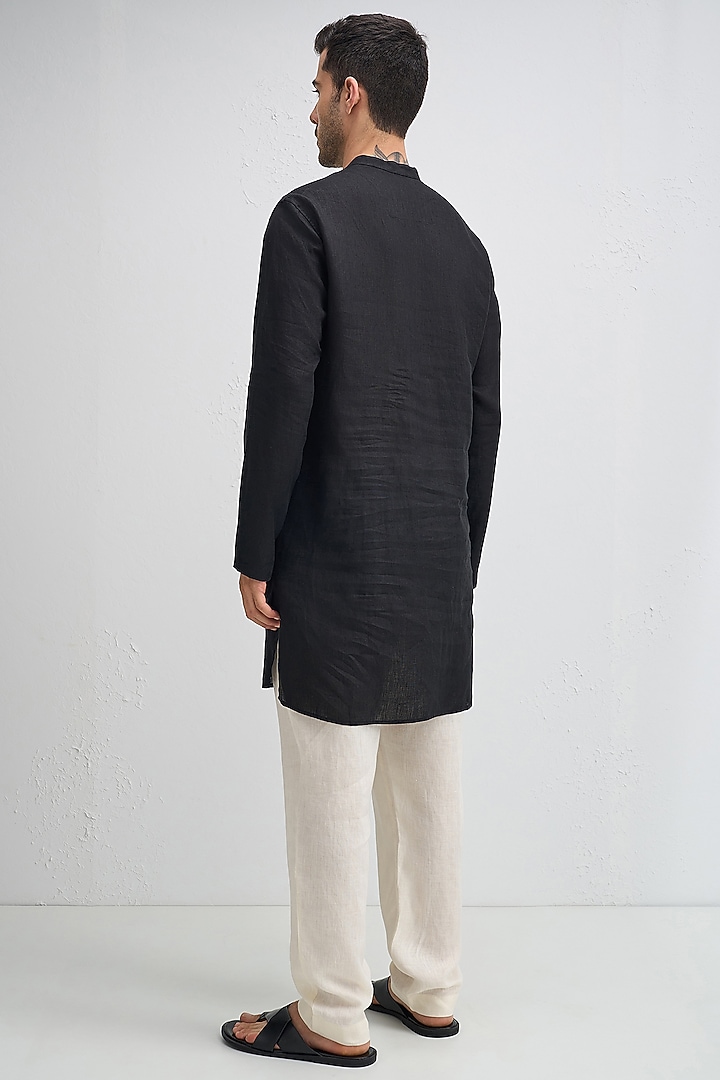 Black Linen Woven Kurta by Komal Kothari at Pernia's Pop Up Shop
