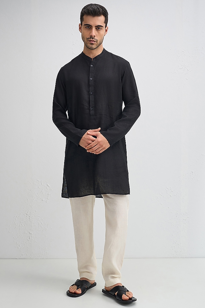 Black Linen Woven Kurta Set by Komal Kothari at Pernia's Pop Up Shop