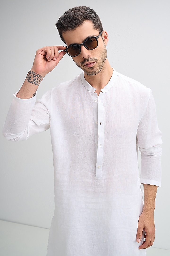 White Linen Kurta by Komal Kothari at Pernia's Pop Up Shop