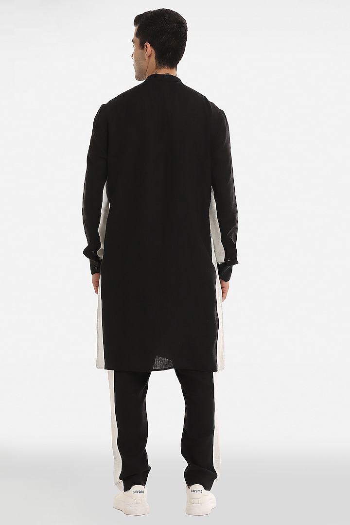 Black & White Linen Monochrome Woven Kurta Set by Komal Kothari at Pernia's Pop Up Shop