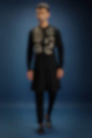 Black Cotton Hand Embroidered Kurta by Komal Kothari at Pernia's Pop Up Shop