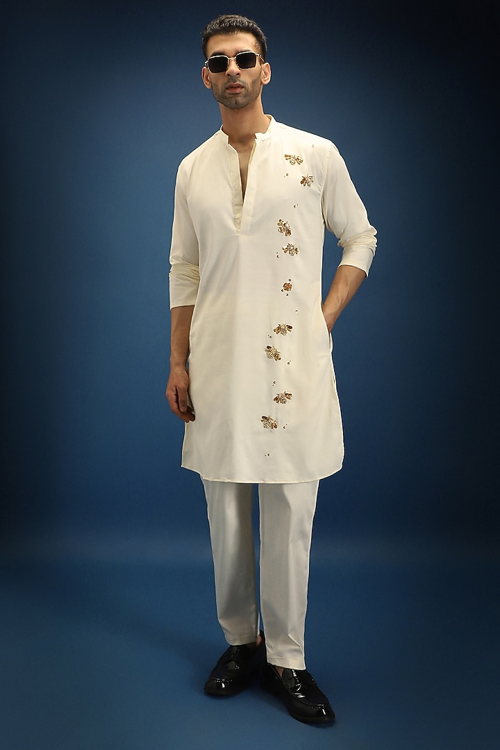 Ivory Cotton Hand Embroidered Kurta by Komal Kothari at Pernia's Pop Up Shop