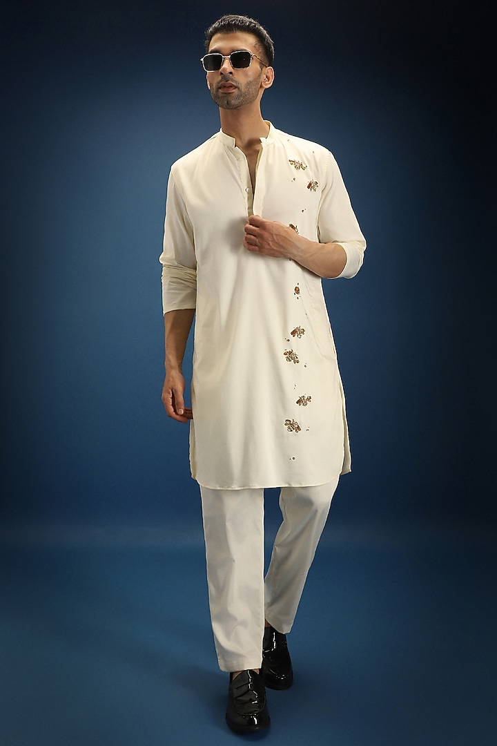 Ivory Cotton Hand Embroidered Kurta Set by Komal Kothari at Pernia's Pop Up Shop