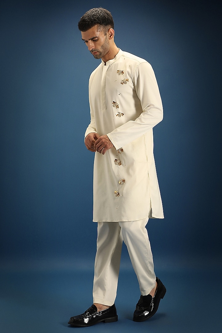 Ivory Cotton Hand Embroidered Kurta Set by Komal Kothari at Pernia's Pop Up Shop