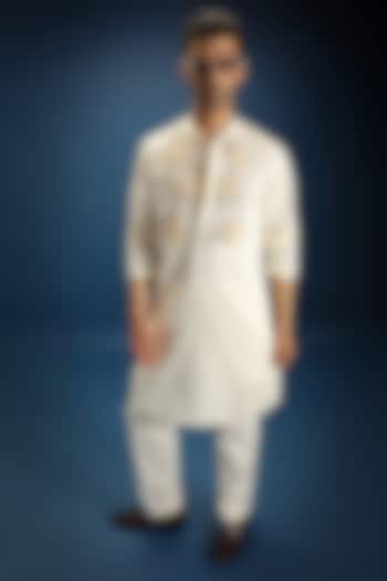 Ivory Cotton Pearl Hand Embroidered Kurta by Komal Kothari at Pernia's Pop Up Shop