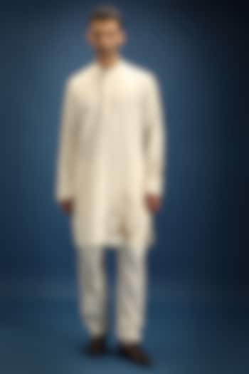 Ivory Cotton Hand Embroidered Kurta Set by Komal Kothari at Pernia's Pop Up Shop