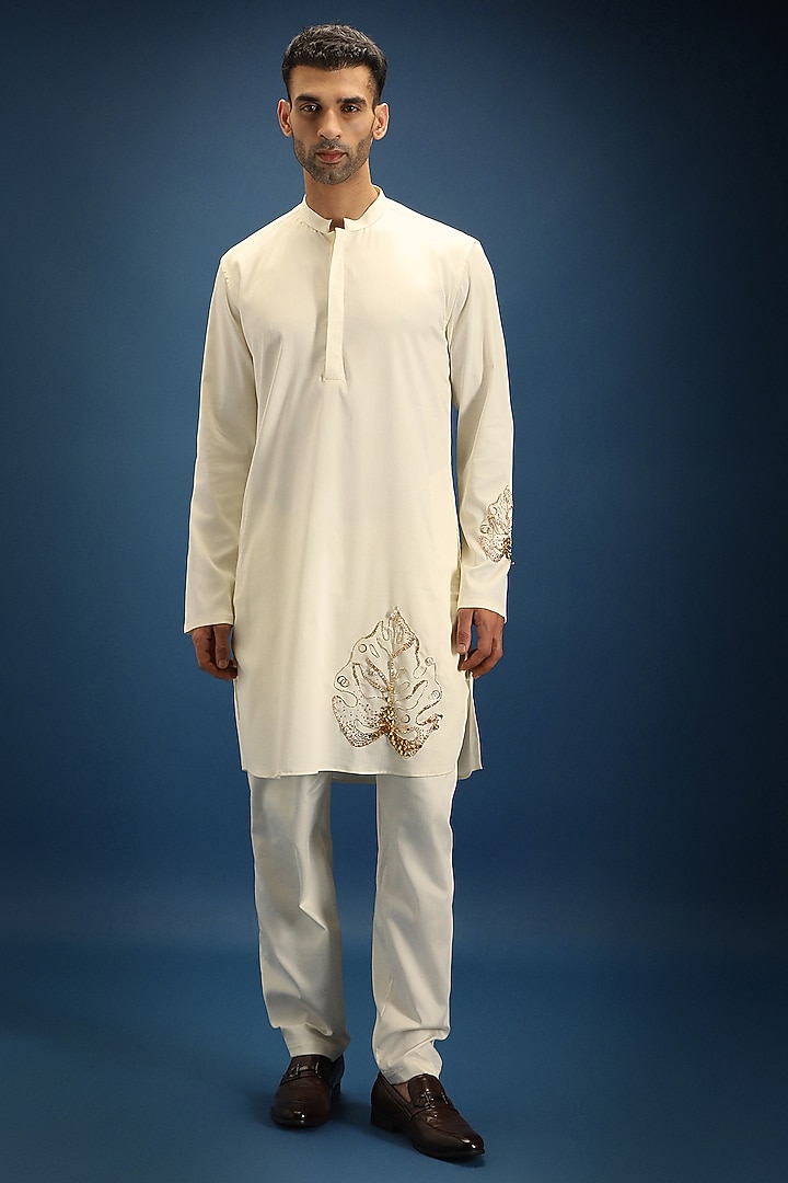 Ivory Cotton Hand Embroidered Kurta Set by Komal Kothari at Pernia's Pop Up Shop