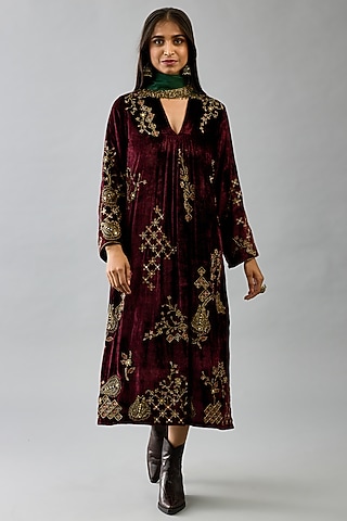 Maroon Silk Velvet Handblock Printed & Sequins Work Midi Dress With Stole by Kora