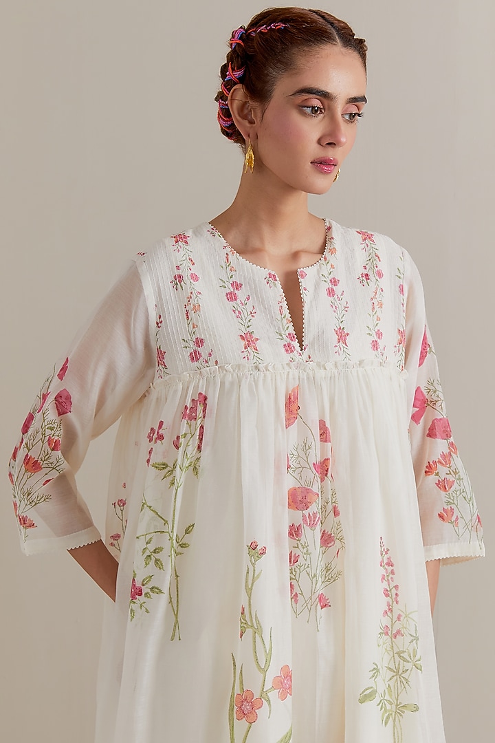 Off-White Cotton Chanderi Floral Hand Block Printed Kurta Set by Kora at Pernia's Pop Up Shop