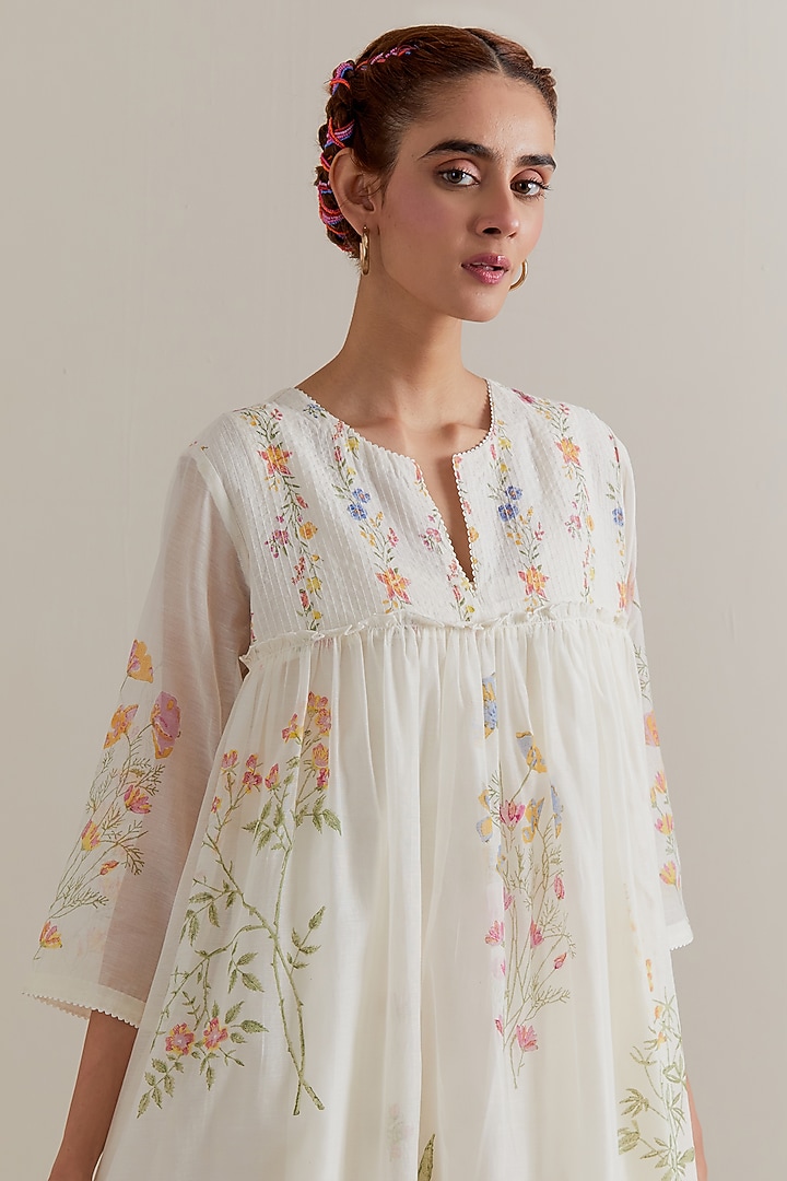 Off-White Cotton Chanderi Floral Hand Block Printed Kurta Set by Kora at Pernia's Pop Up Shop