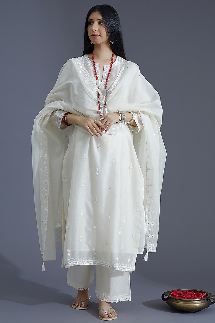 Off-White Thread Embroidered Kurta Set by Kora at Pernia's Pop Up Shop