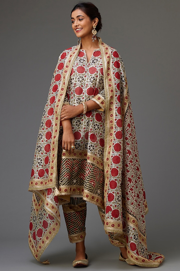 Off-White & Red Silk Chanderi Printed A-Line Kurta Set by Kora at Pernia's Pop Up Shop