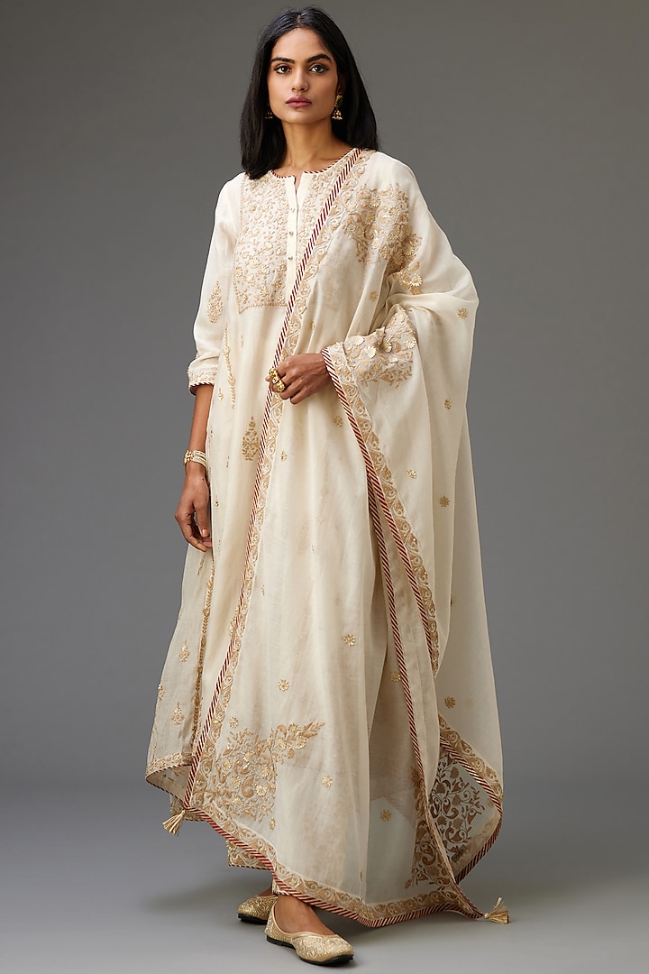 Off-White Cotton Chanderi Embroidered A-Line Kurta Set by Kora at Pernia's Pop Up Shop