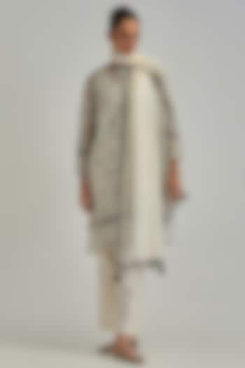 Off-White Silk Chanderi Hand Block Printed Short Kurta Set by Kora at Pernia's Pop Up Shop