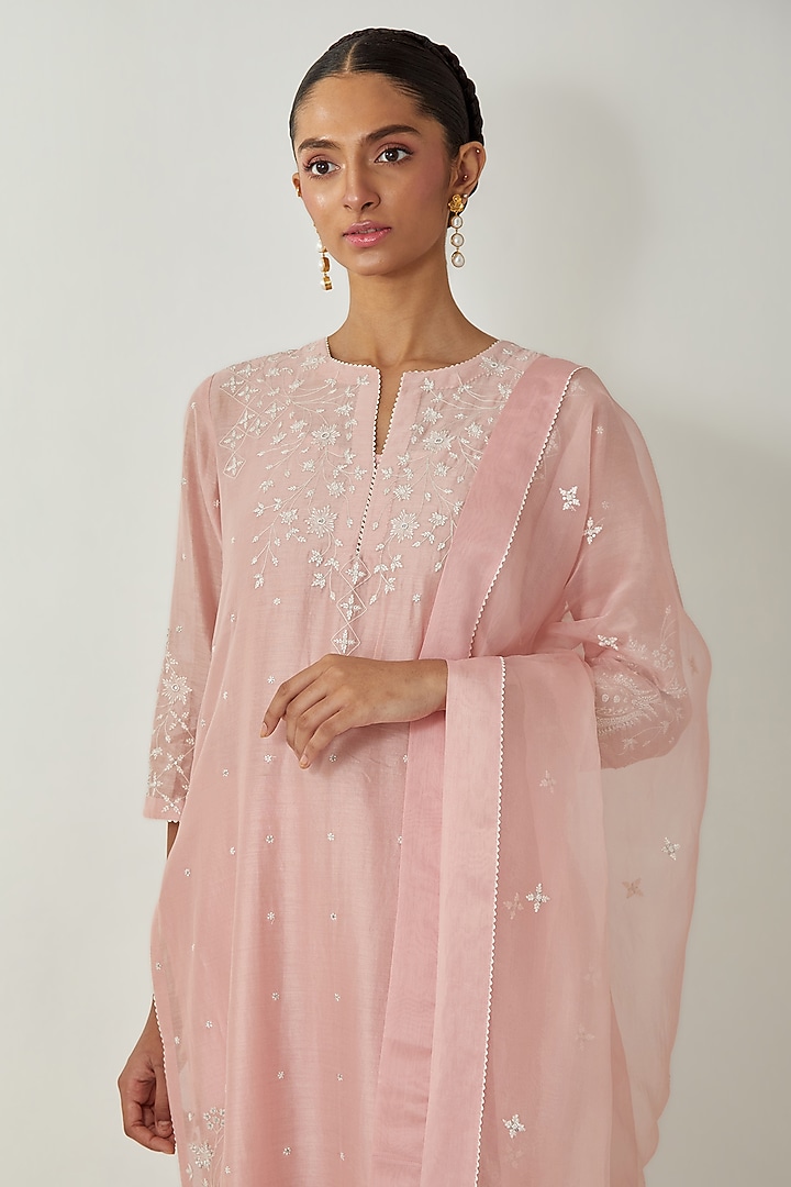Pink Silk Chanderi Thread Embroidered Kurta Set by Kora at Pernia's Pop Up Shop
