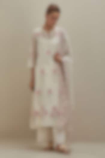 Off-White Cotton Chanderi Floral Hand Block Printed Kurta Set by Kora at Pernia's Pop Up Shop