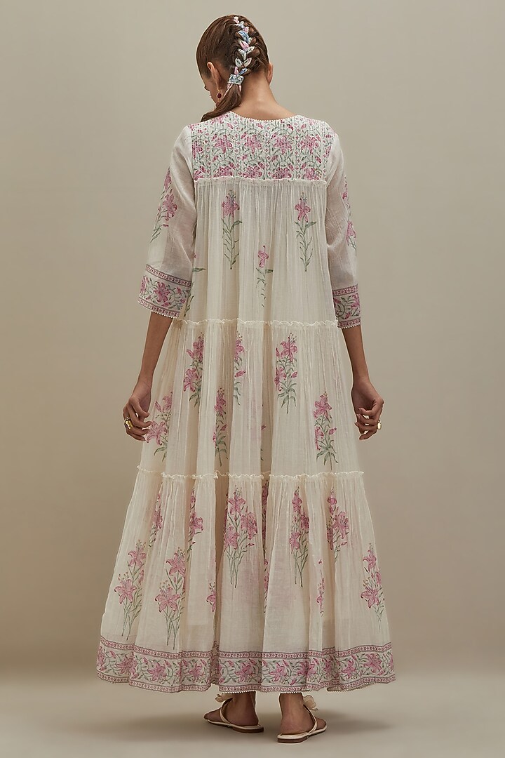 Off-White Cotton Chanderi Floral Hand Block Printed Kurta Set by Kora at Pernia's Pop Up Shop