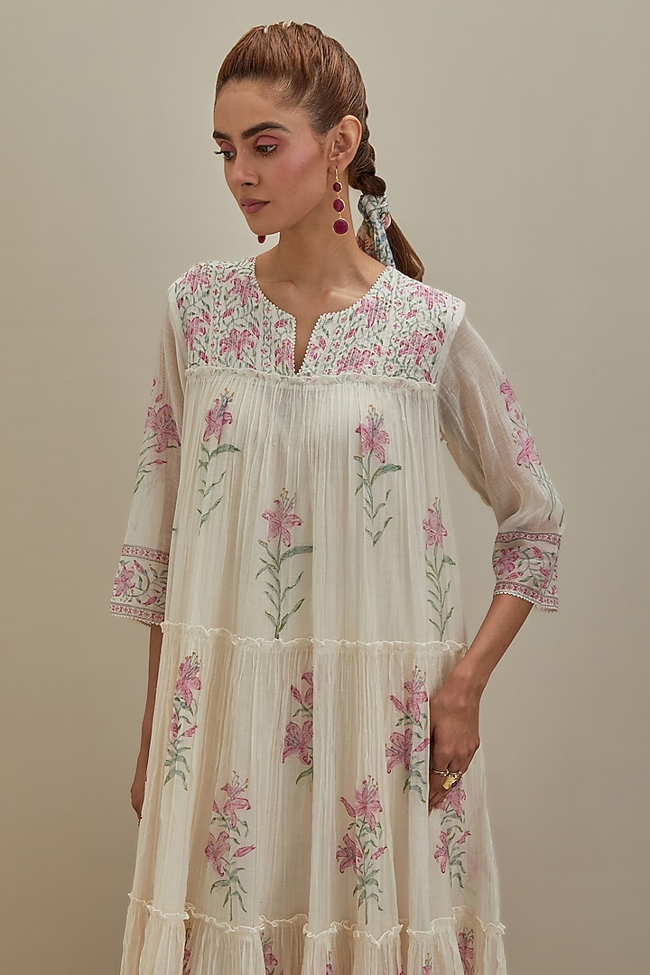 Off-White Cotton Chanderi Floral Hand Block Printed Kurta Set by Kora at Pernia's Pop Up Shop