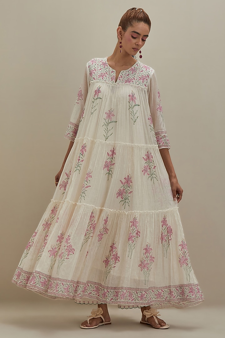 Off-White Cotton Chanderi Floral Hand Block Printed Kurta Set by Kora at Pernia's Pop Up Shop