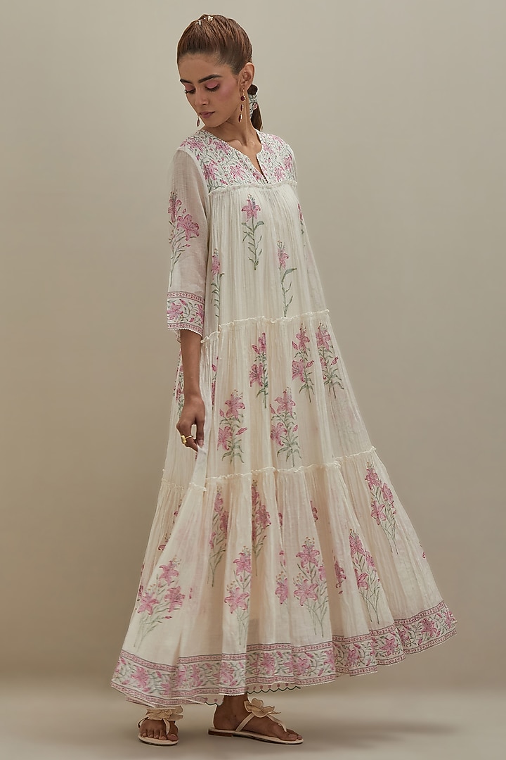 Off-White Cotton Chanderi Floral Hand Block Printed Kurta Set by Kora at Pernia's Pop Up Shop