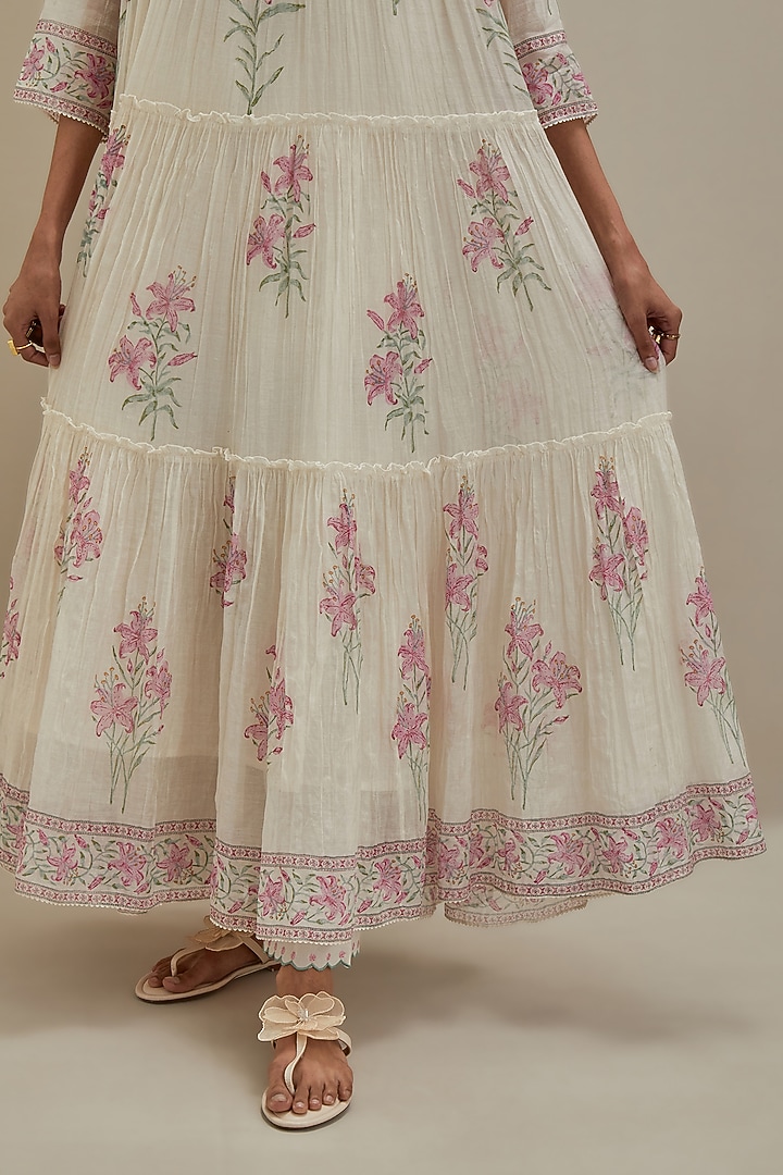 Off-White Cotton Chanderi Floral Hand Block Printed Kurta Set by Kora at Pernia's Pop Up Shop