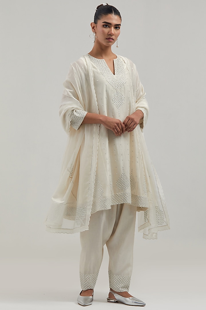Off-White Silk Chanderi Mirror Embroidered Short Kalidar Kurta Set by Kora at Pernia's Pop Up Shop