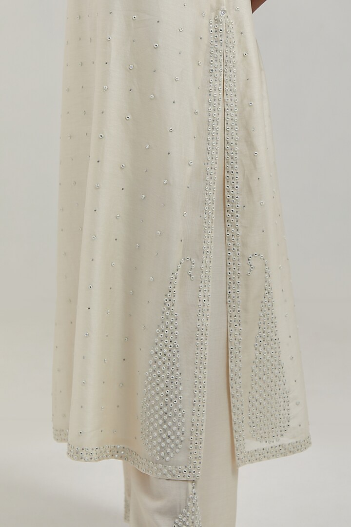 Off-White Silk Chanderi Mirror Embroidered Straight Kurta Set by Kora at Pernia's Pop Up Shop