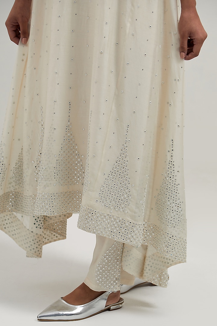 Off-White Silk Chanderi Mirror Embroidered Asymmetric Kurta Set by Kora at Pernia's Pop Up Shop