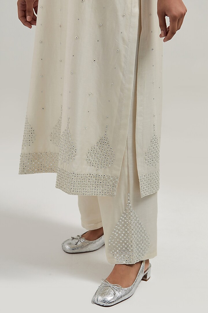 Off-White Silk Chanderi Mirror Embroidered Straight Kurta Set by Kora at Pernia's Pop Up Shop