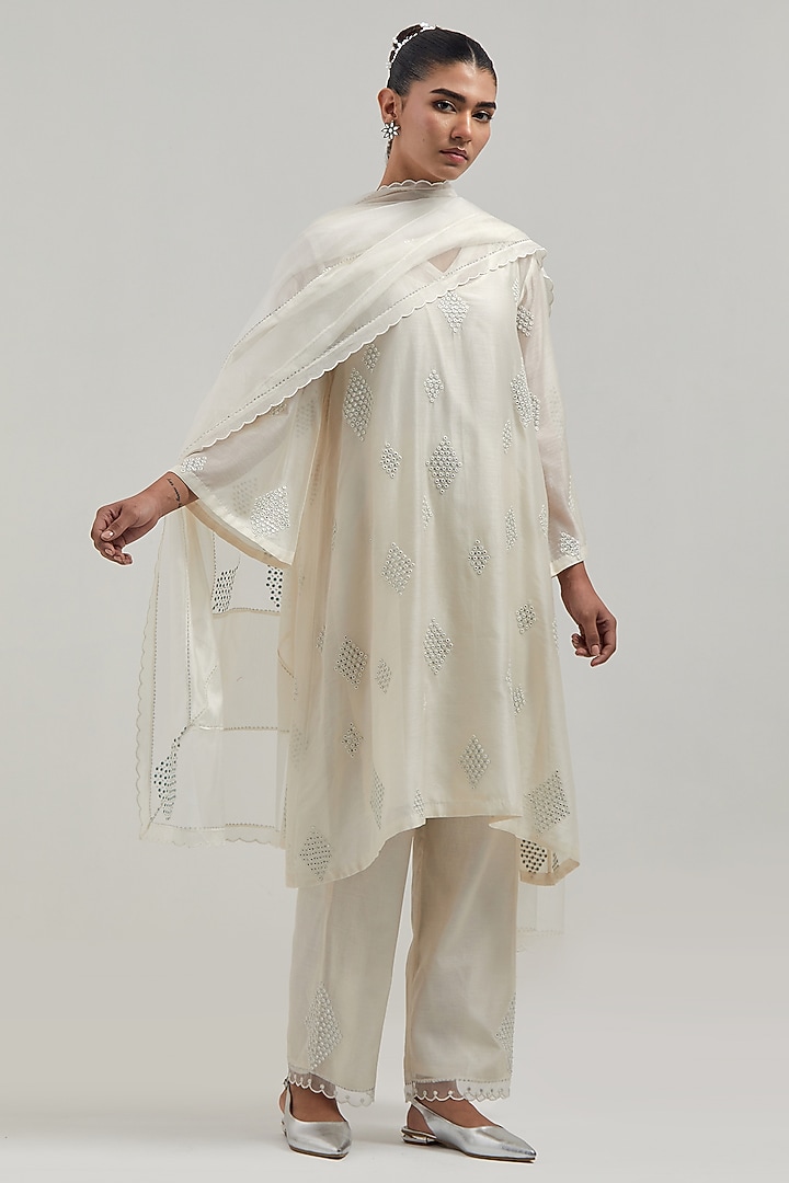 Off-White Silk Chanderi Mirror Embroidered Short Kurta Set by Kora at Pernia's Pop Up Shop