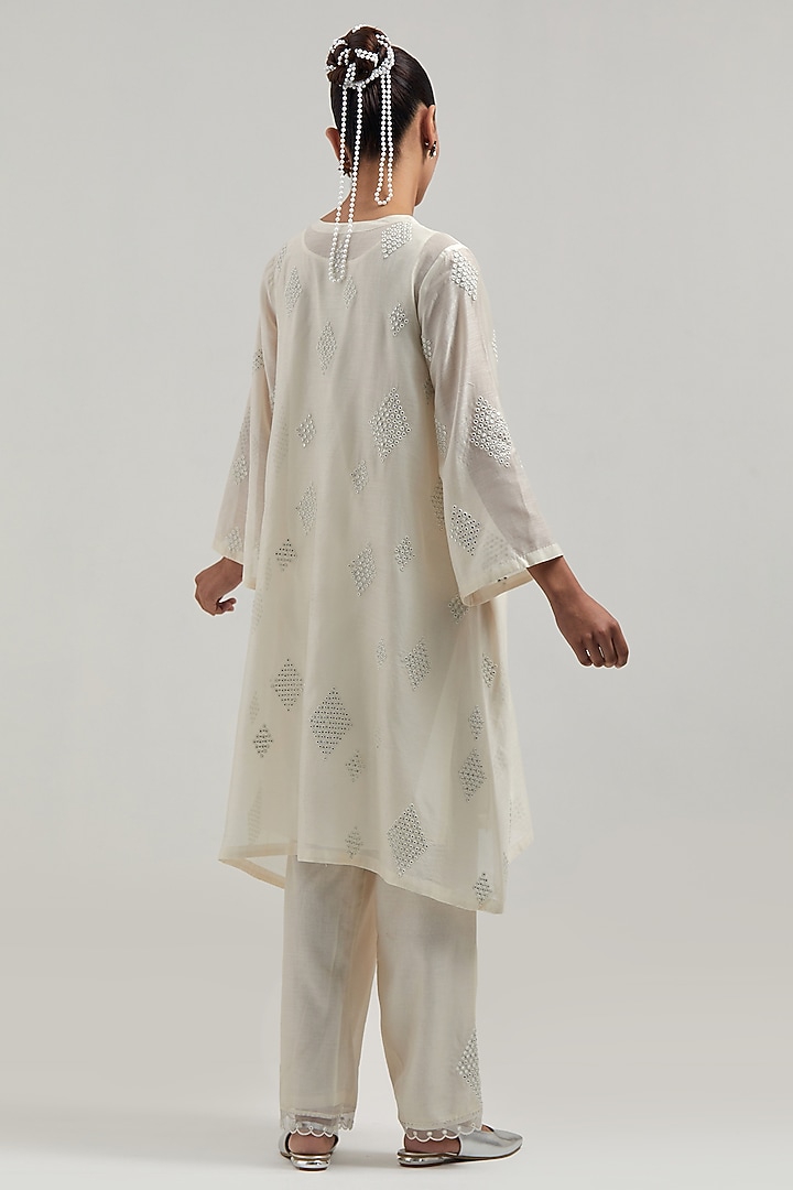 Off-White Silk Chanderi Mirror Embroidered Short Kurta Set by Kora at Pernia's Pop Up Shop