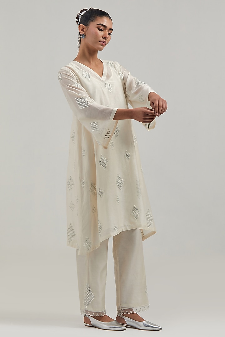 Off-White Silk Chanderi Mirror Embroidered Short Kurta Set by Kora at Pernia's Pop Up Shop