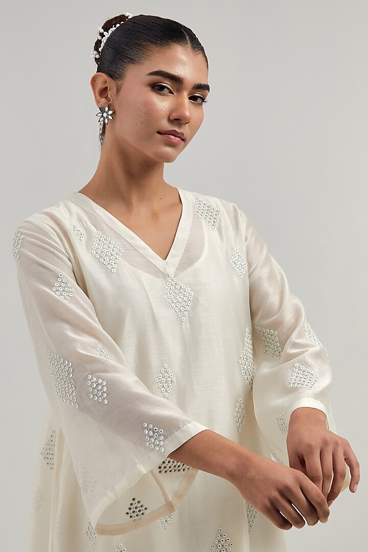 Off-White Silk Chanderi Mirror Embroidered Short Kurta Set by Kora at Pernia's Pop Up Shop