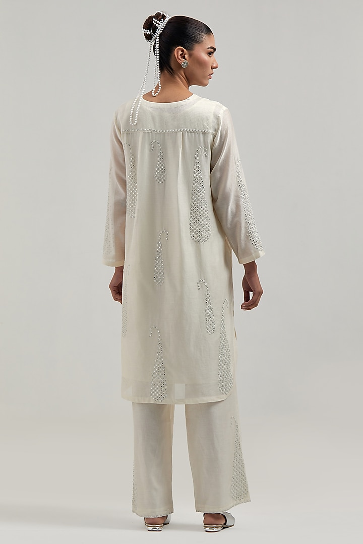 Off-White Silk Chanderi Mirror Embroidered Short Kurta Set by Kora at Pernia's Pop Up Shop