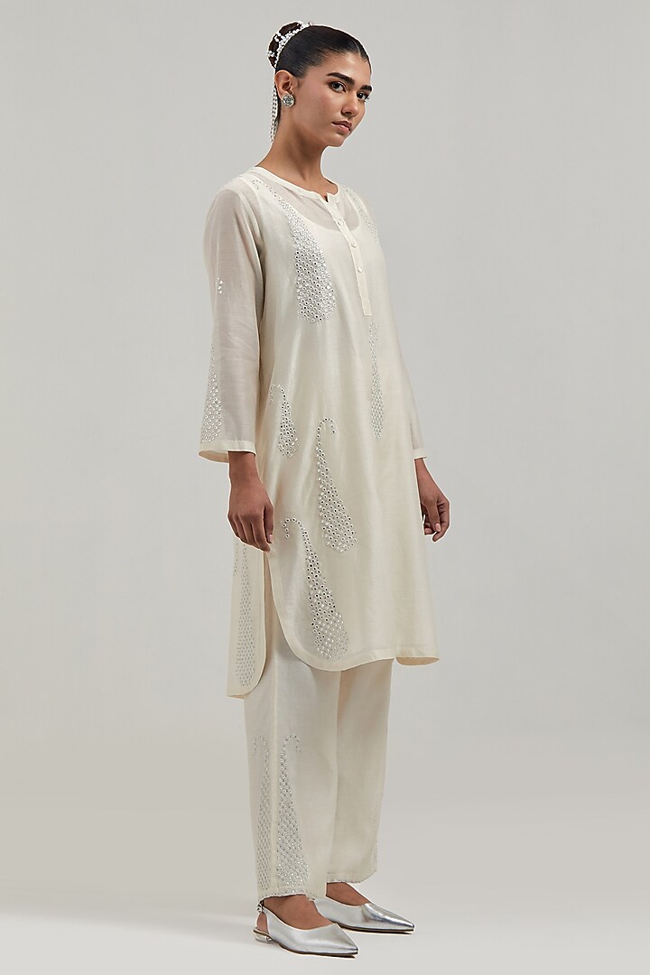Off-White Silk Chanderi Mirror Embroidered Short Kurta Set by Kora at Pernia's Pop Up Shop