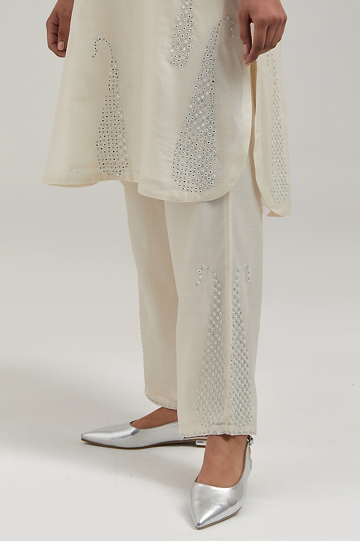 Off-White Silk Chanderi Mirror Embroidered Short Kurta Set by Kora at Pernia's Pop Up Shop
