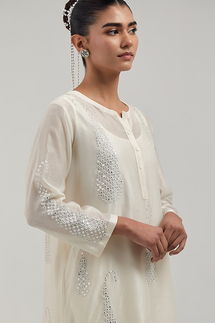 Off-White Silk Chanderi Mirror Embroidered Short Kurta Set by Kora at Pernia's Pop Up Shop