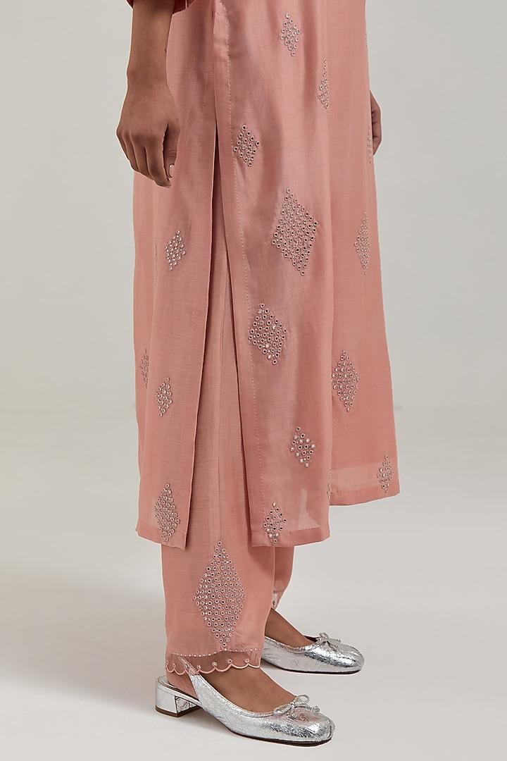 Peach Silk Chanderi Mirror Embroidered Straight Kurta Set by Kora at Pernia's Pop Up Shop