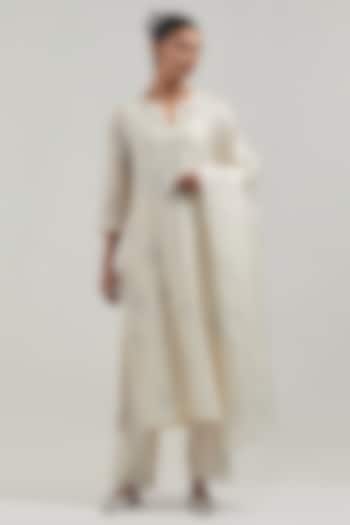 Off-White Silk Chanderi Mirror Embroidered Straight Kurta Set by Kora at Pernia's Pop Up Shop