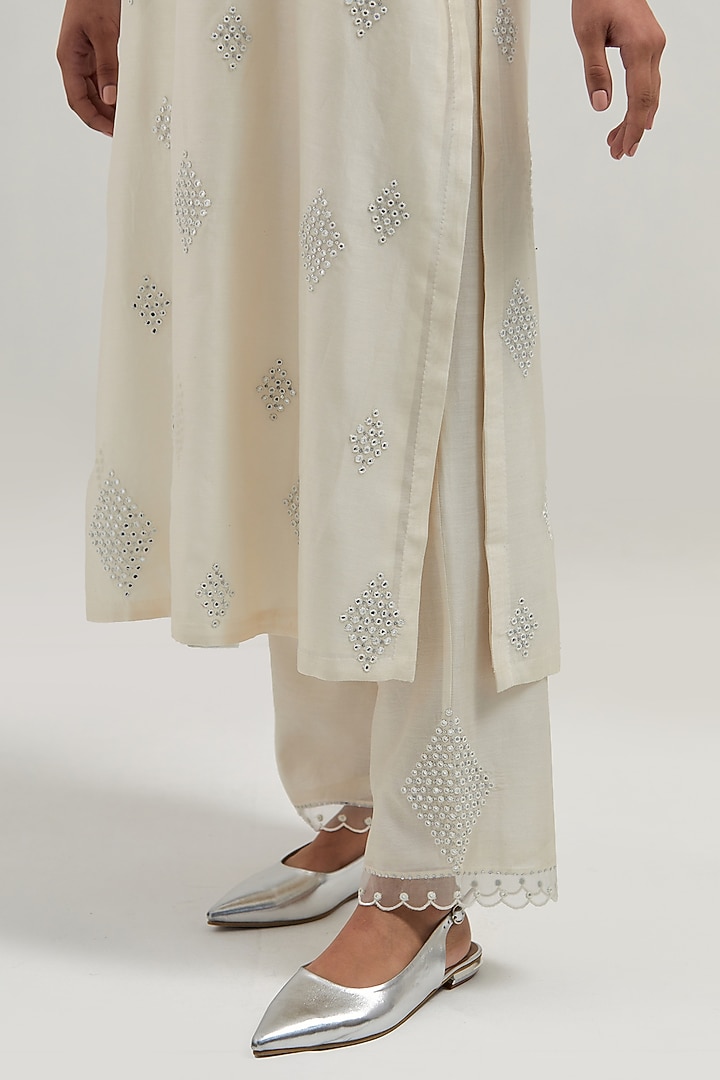 Off-White Silk Chanderi Mirror Embroidered Straight Kurta Set by Kora at Pernia's Pop Up Shop